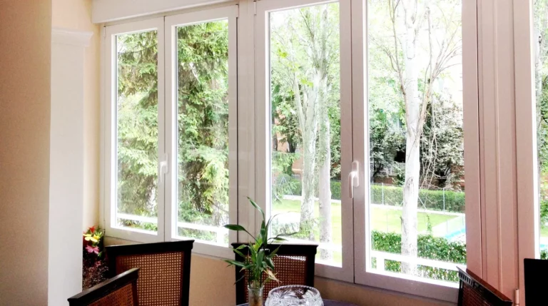 Tipos de ventanas PVC y aluminio: ¿qué elegir para tu casa en Cádiz?